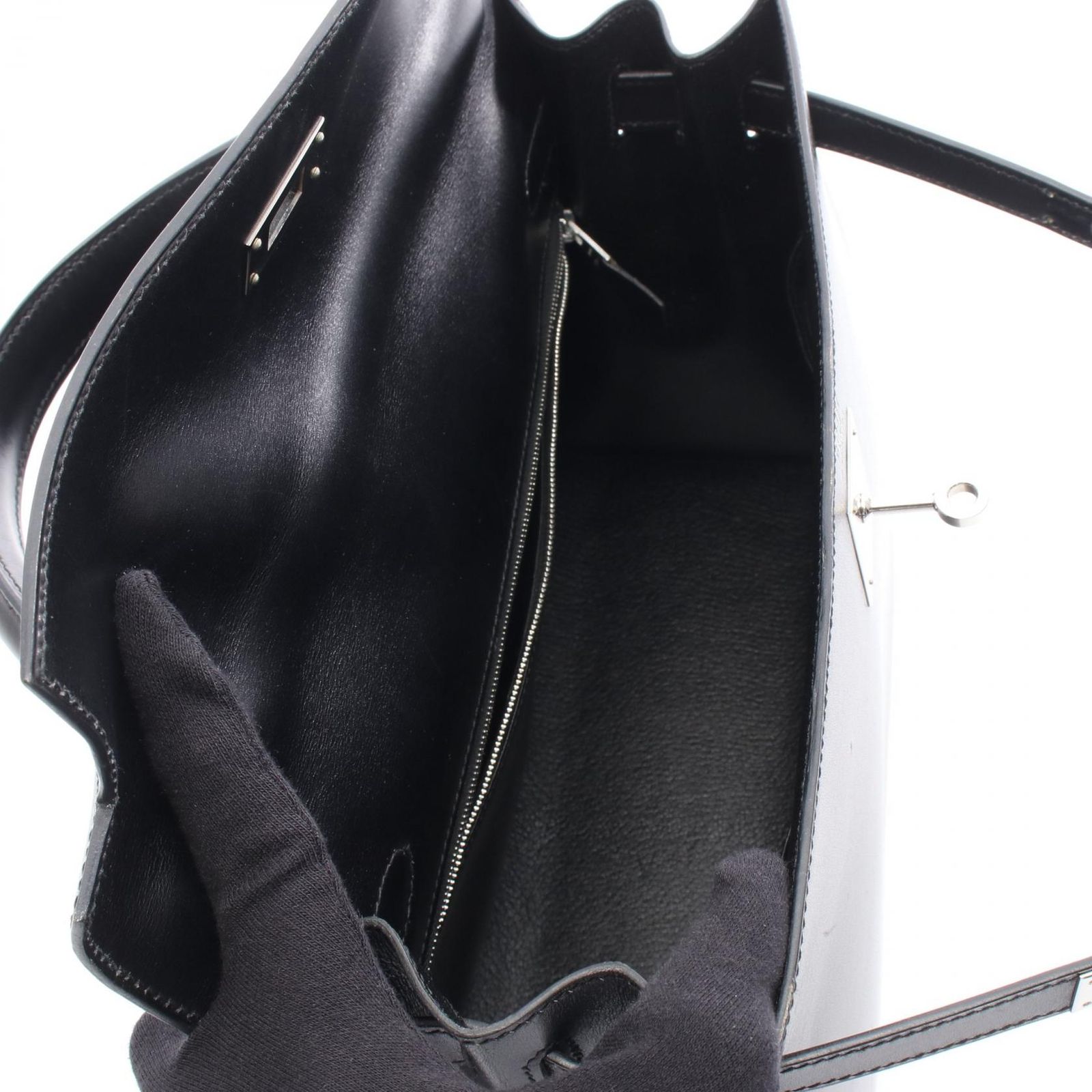 HERMES ブラックレザー ハンドバッグ HERMES ケリー 32 □E ハンドバッグ ブラック ゴールド ボックスカーフ