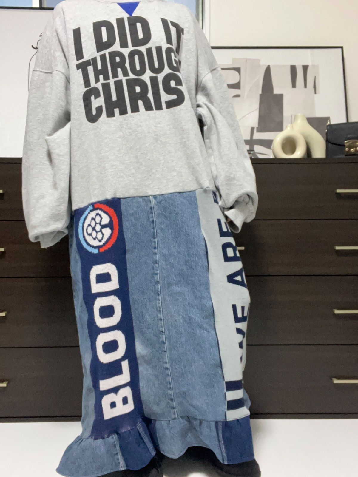 ﾘﾒｲｸ古着 remakeーロングﾜﾝﾋﾟｰｽ 裏起毛ワンピース 長袖ﾛﾝｸﾞﾜﾝﾋﾟｰｽ ﾛｺﾞT グレー フリル デニム