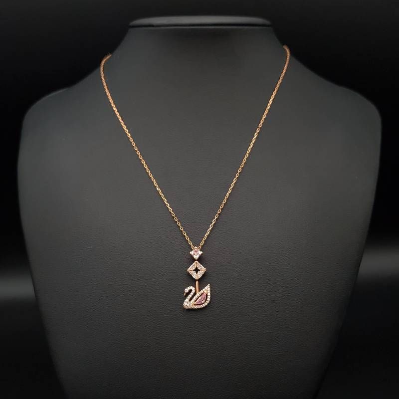 SWAROVSKI スワロフスキー Dazzling Swan ネックレス ペンダント パヴェ スワン クリスタル ローズゴールド 揺れる 上品 豪華 ギフト プレゼント 贈り物