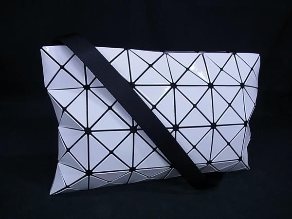 BAO ISSEY MIYAKE バオバオイッセイミヤケ ルーセント PVC ショルダーバッグ 斜め掛け 肩掛け ホワイト系 FN 8615