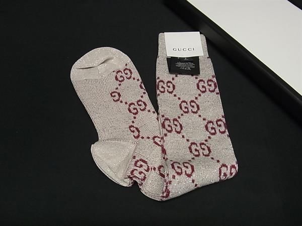 値下げ☆タグ付き未使用品☆GUCCI　グッチ　GG柄　ラメ　ロングソックス　靴下 GUCCI GGロゴ ピンク ラメ ソックス - メルカリ