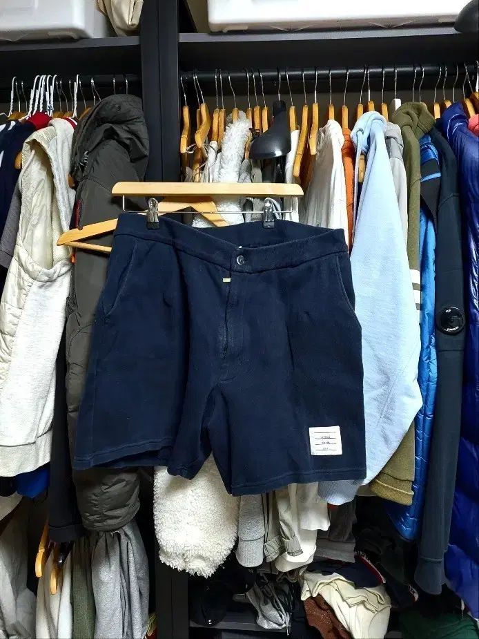 トム ブラウン RWB ポイントロゴ ネイビー ハーフパンツ 新モデル