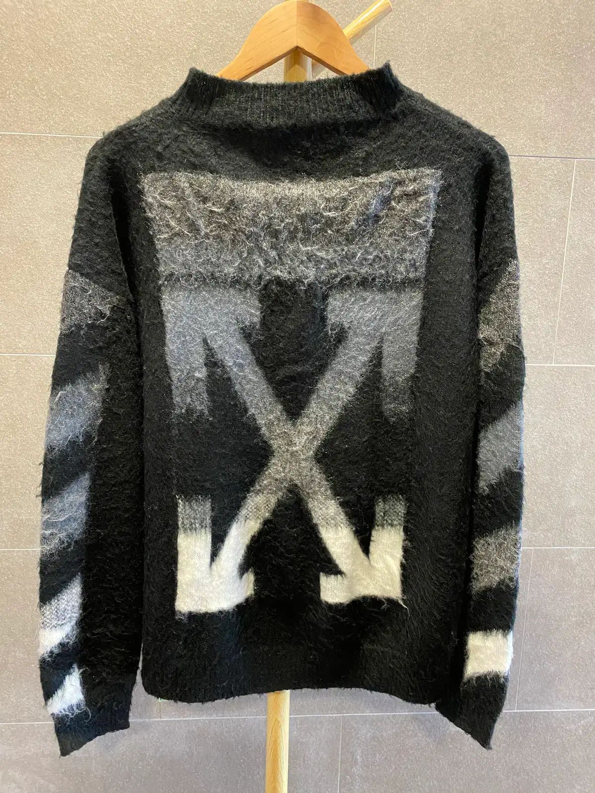 L オフホワイト ブラッシュド ニット