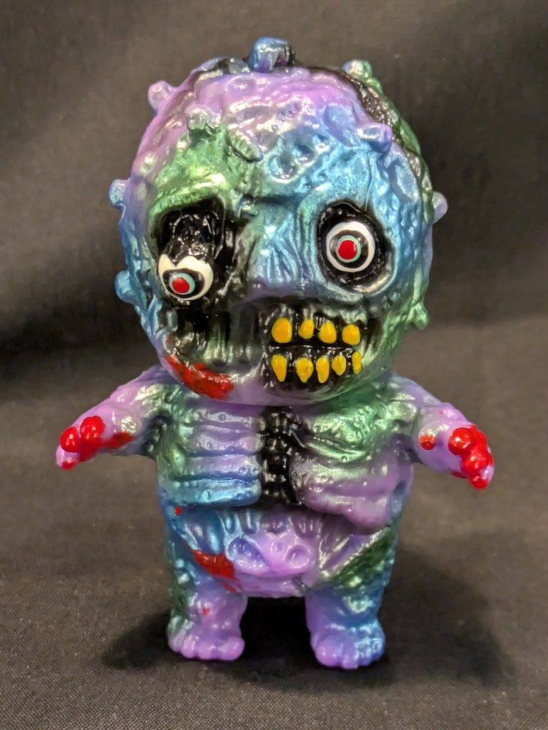 DEATHLAND VINYL TOY 屍怪童 紫成型