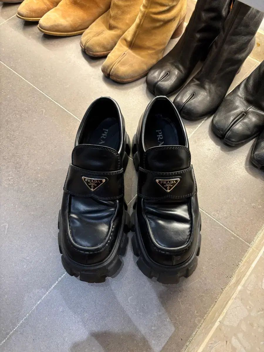 プラダ ウール モノリス ローファー 8 5