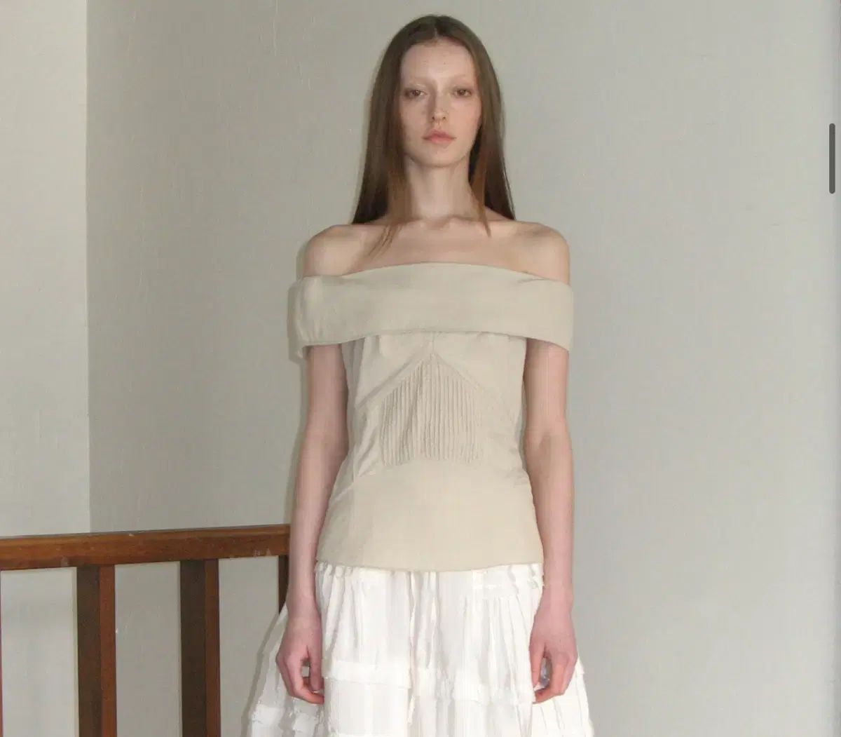 シヌーン OFF-SHOULDER PINTUCK BLOUSE