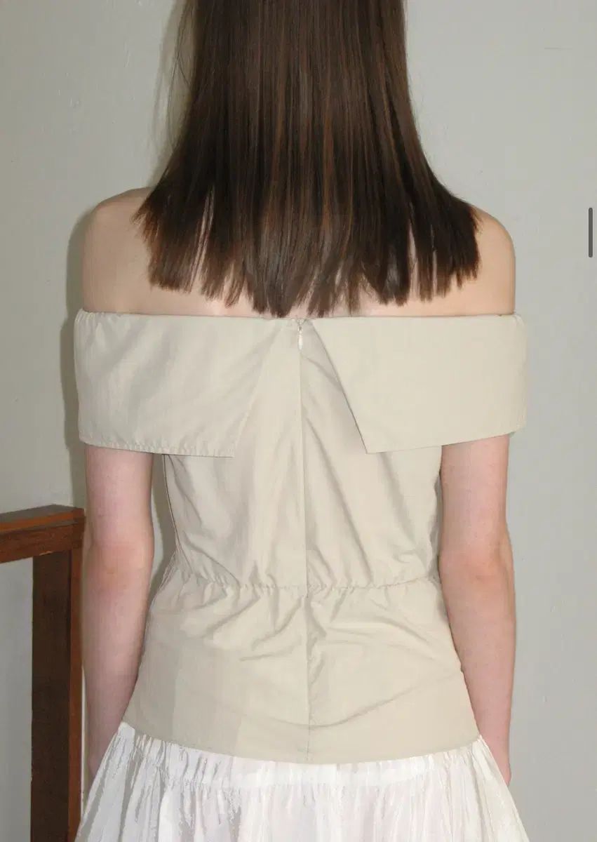 シヌーン OFF-SHOULDER PINTUCK BLOUSE