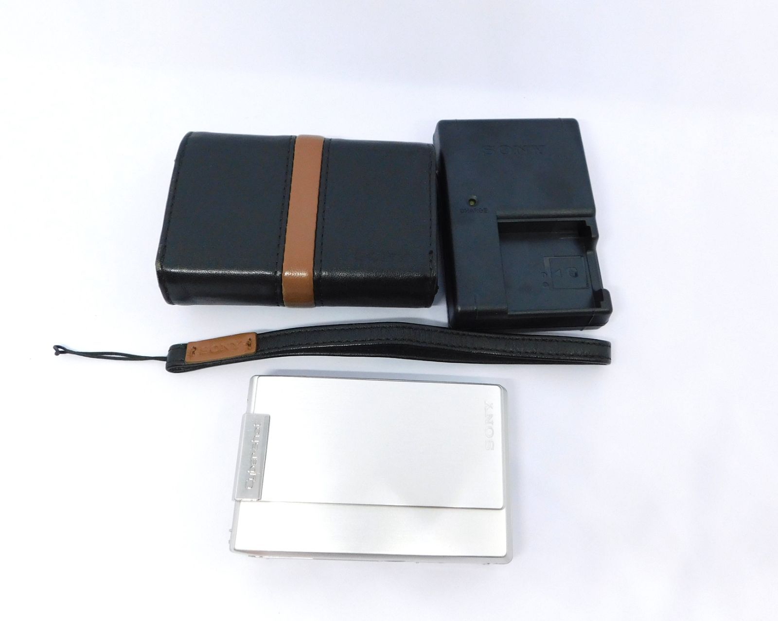 SONY Cyber shot ソニー サイバーショット DSC T 100 シルバー コンパクトデジタルカメラ コンデジ バッテリー付き 充電器付き カメラポーチ付き y 2 k 平成デジカメ