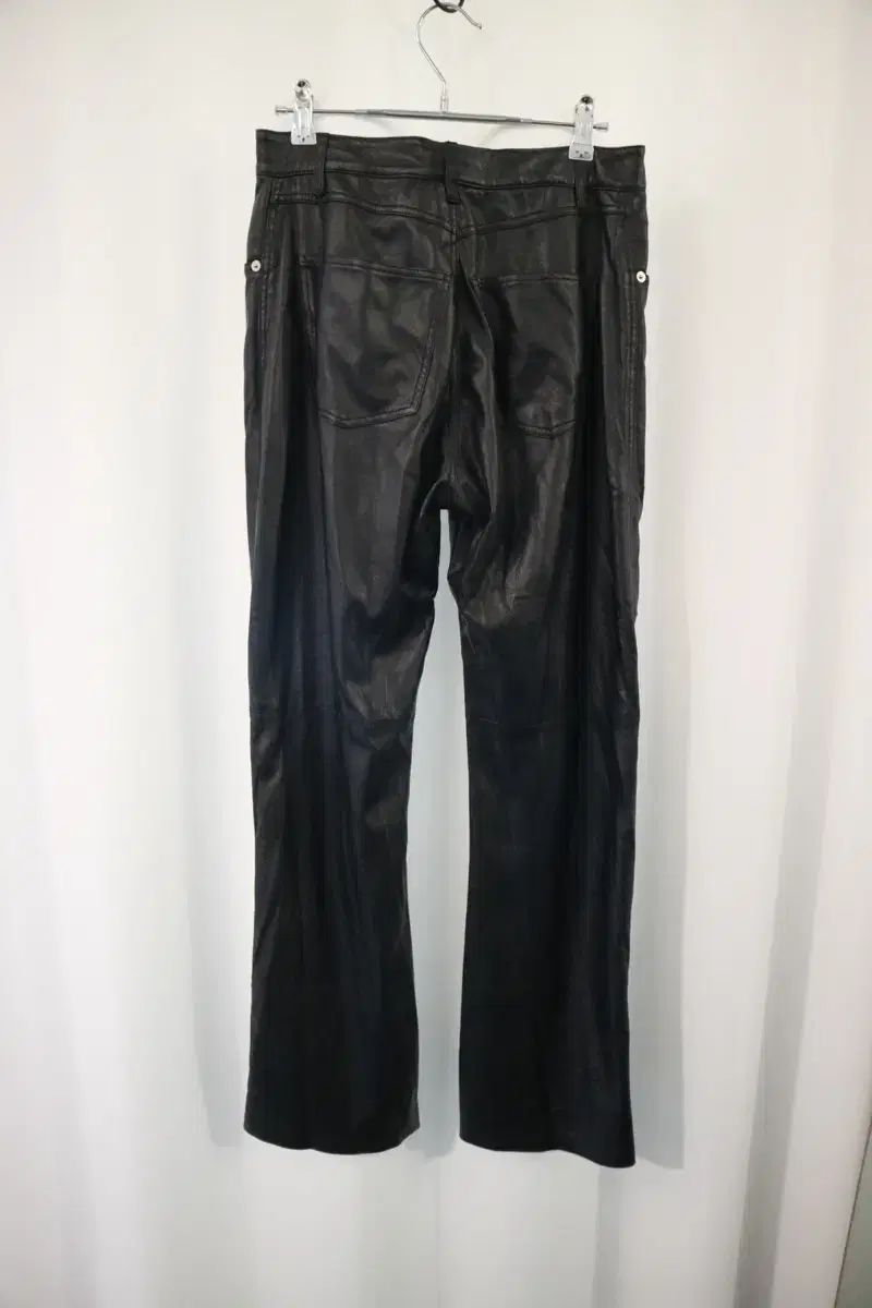  Nanushuka ナヌシュカ ブラック コーティング パンツ チノパン パンツ