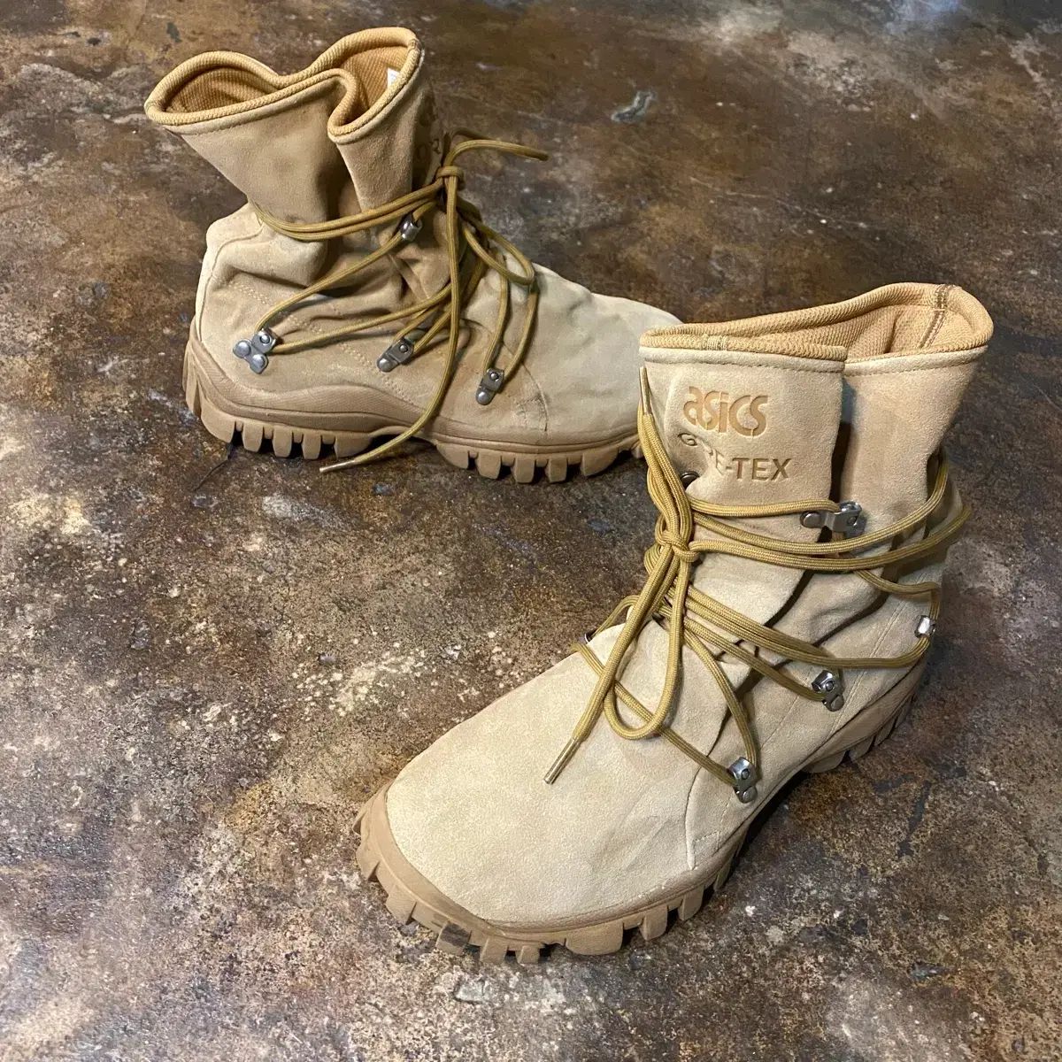 ノンネイティブ x アシックス ゴアテックス ブーツ