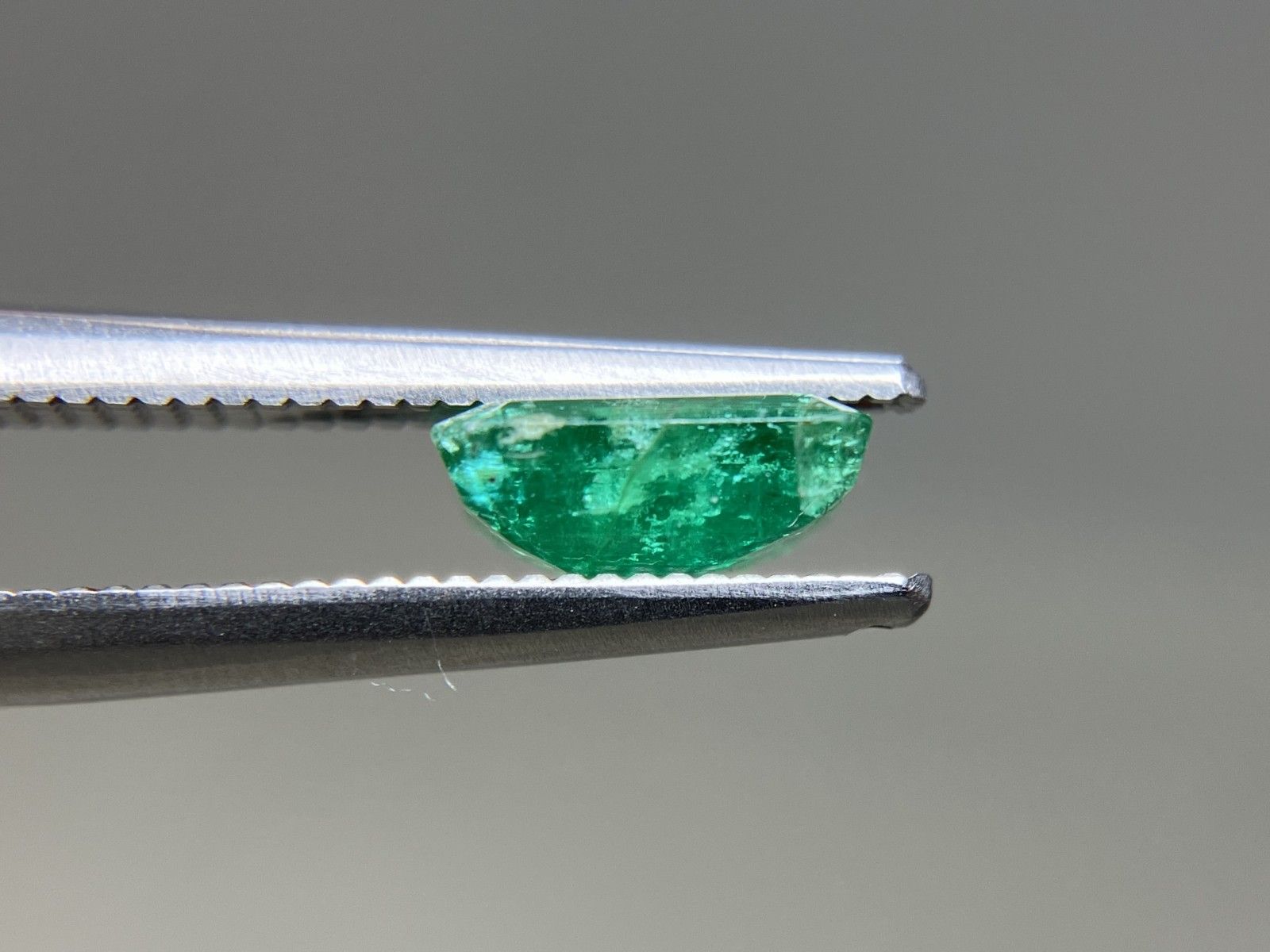 エメラルド 天然 1.144ct 宝石ソーティング付き 7.1㎜×6.2㎜×2.9