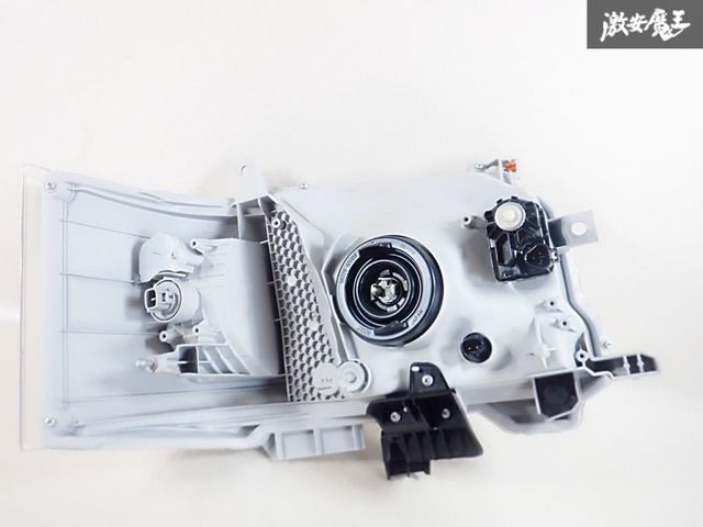 新車外し】 トヨタ純正 200系 ハイエース 4型 5型 6型 7型 ワイド