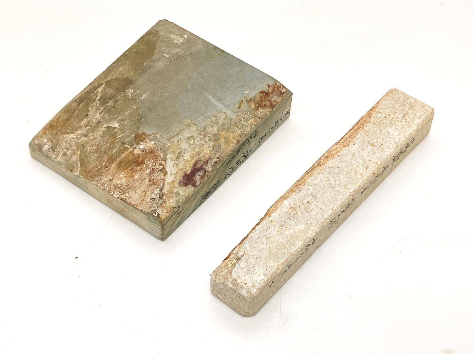 天然砥石 山城銘砥 銘入りこっぱ砥石 大洲藩営唐川村山産伊予砥入 携行 アウトドア用 奥殿 中山 大突 菖蒲谷 等 右京区梅ケ畑産 正本山仕上げ砥石 鍛落挽落付き 肥後守10本函入り x 728 686 g