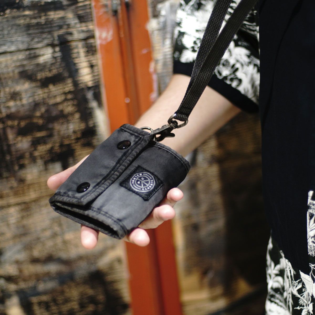 当店 Porter Classic ポータークラシック 三つ折り財布 スーパーナイロン SUPER NYLON ネックウォレット 別注 PC-015-1665 オリーブ 52