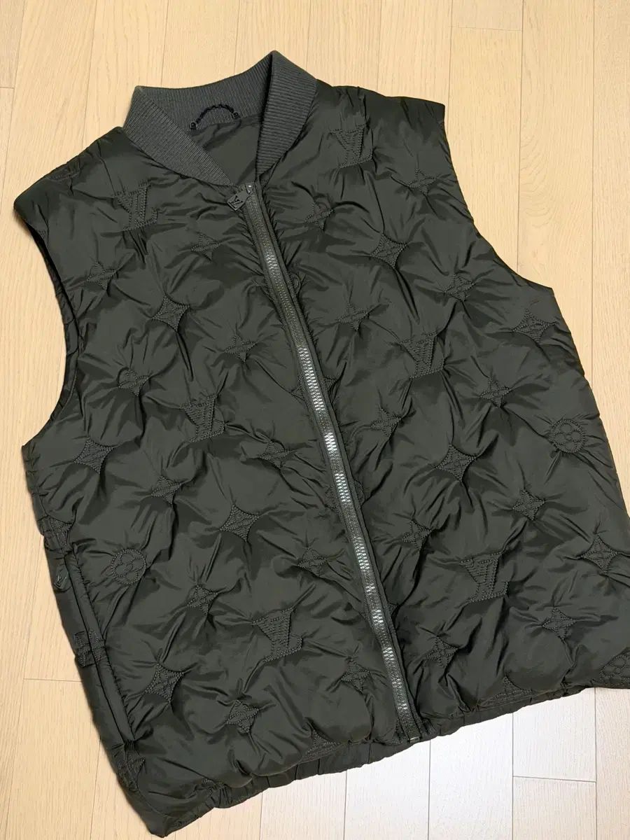 ルイヴィトン モノグラム パデッド ベスト