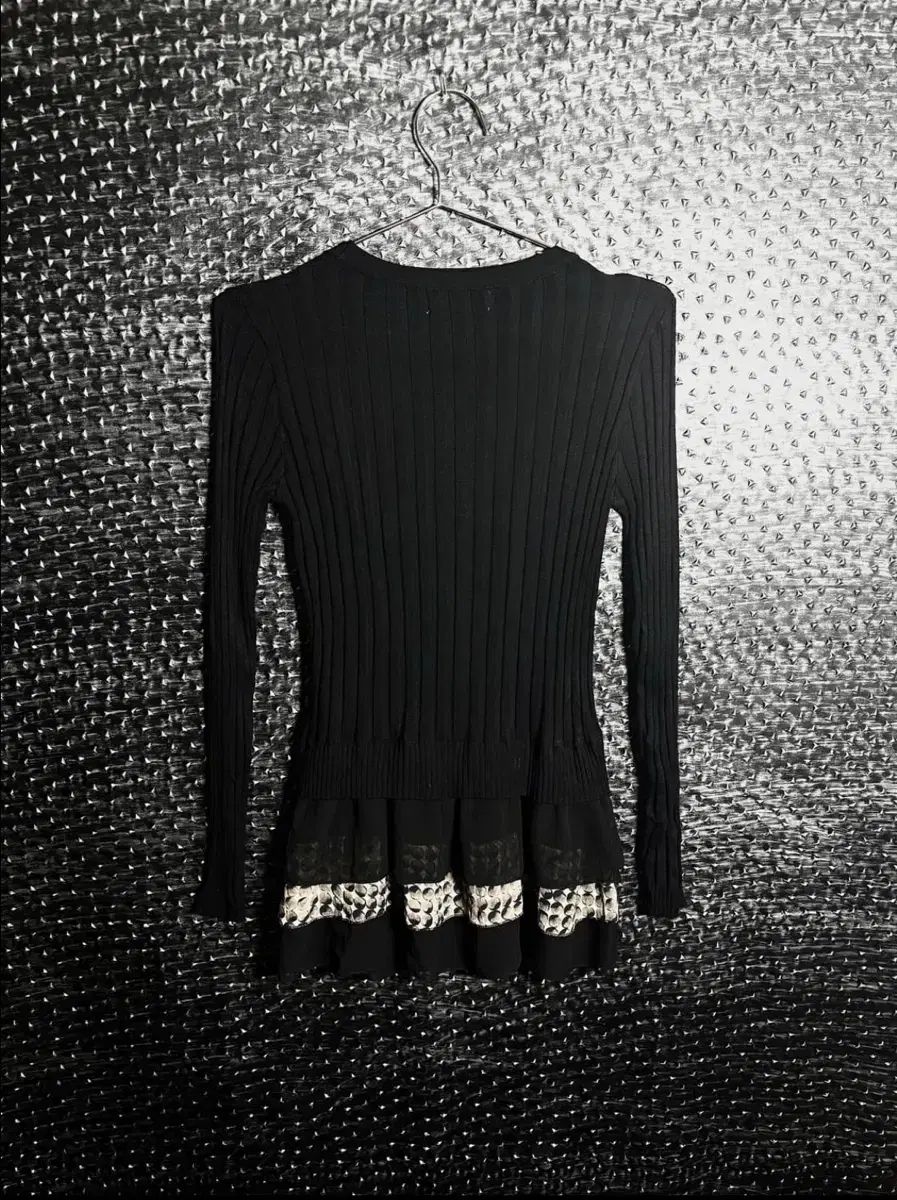 Three is ugly レイ トレーニング ニートトップス