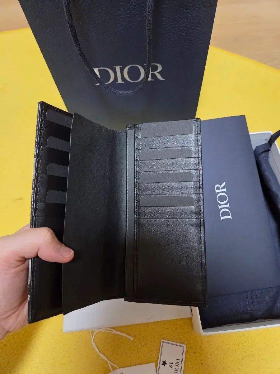 サドル ディオール オブリーク カード入れ ブラウン メルカリ (ほぼ