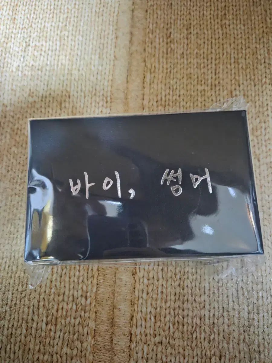 IU バイサマー ミニチュア ギター キーホルダー