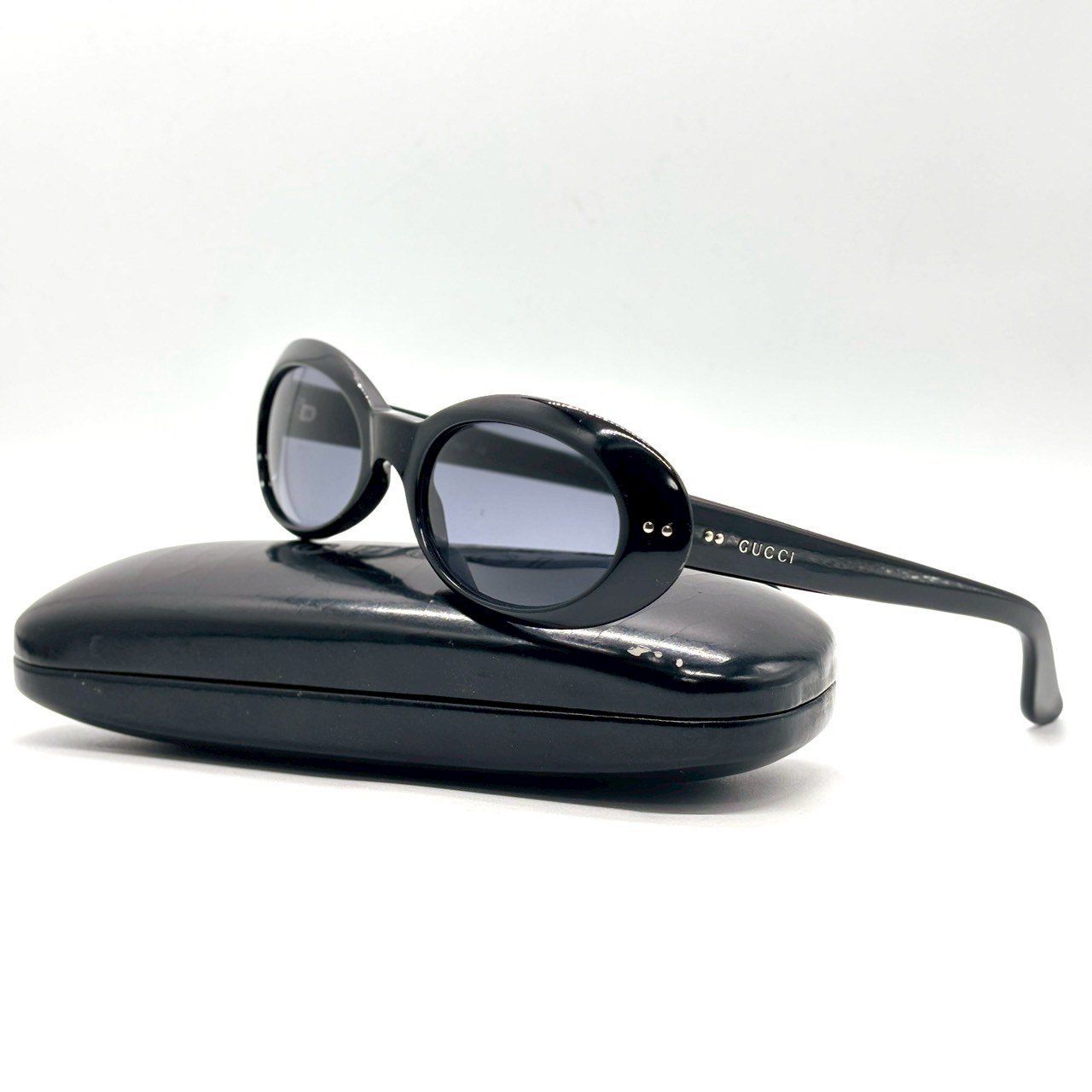 美品　GUCCI 　サングラス　GG2413　ブラック　オーバル　m416 顔立ちを引き締める黒】 GUCCI グッチ サングラス オーバル ブラック