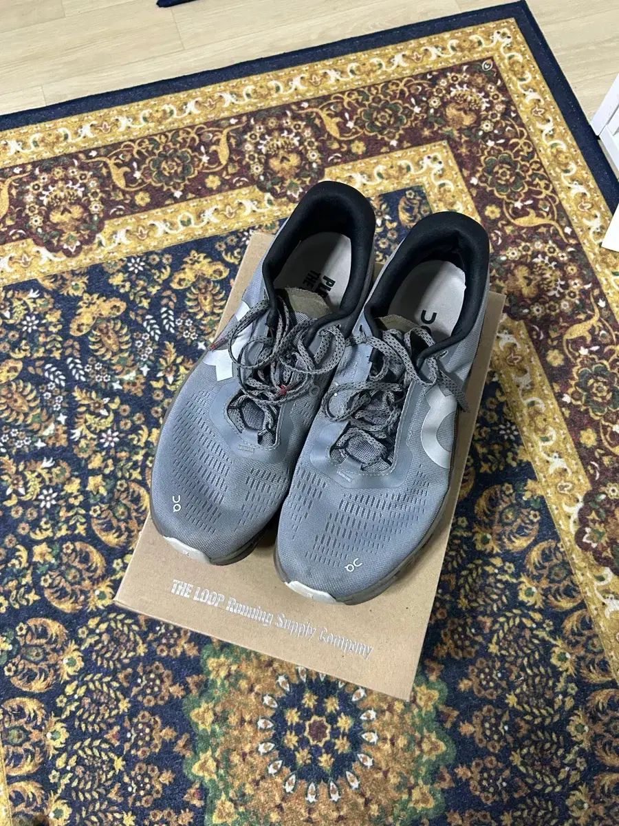 オンランニング プレジャーズ クラウド MONSTER 2 280 サイズ