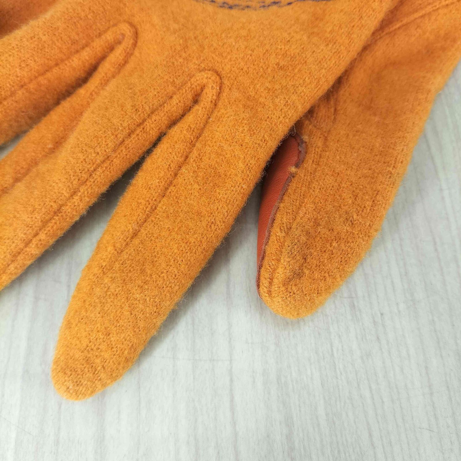 ヴィヴィアンウエストウッド Vivienne Westwood オーブ刺繍ウール