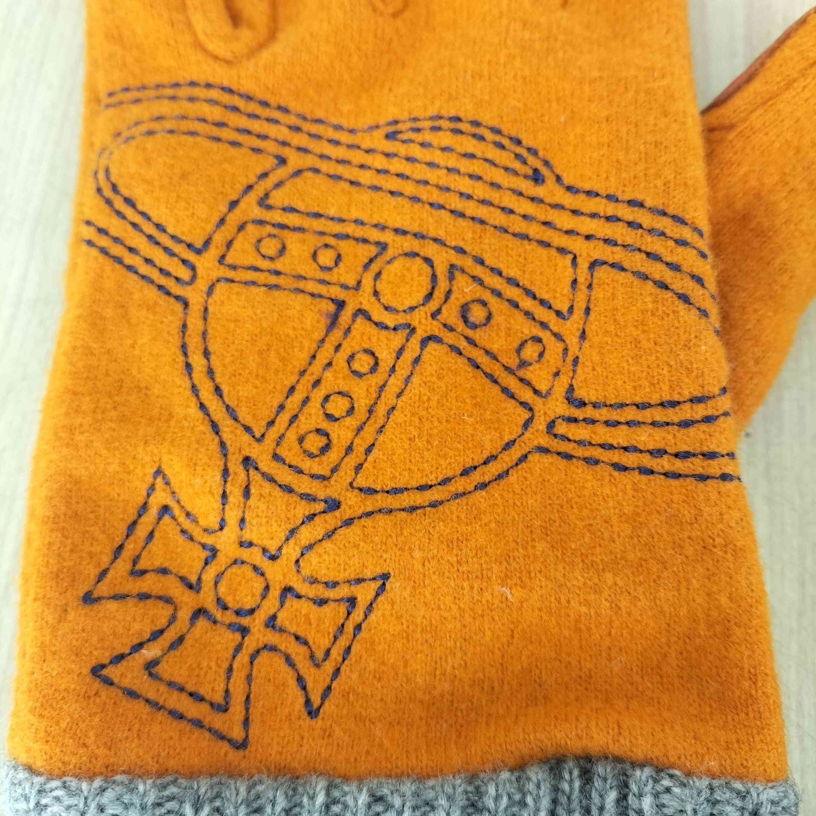 ヴィヴィアンウエストウッド Vivienne Westwood オーブ刺繍ウール