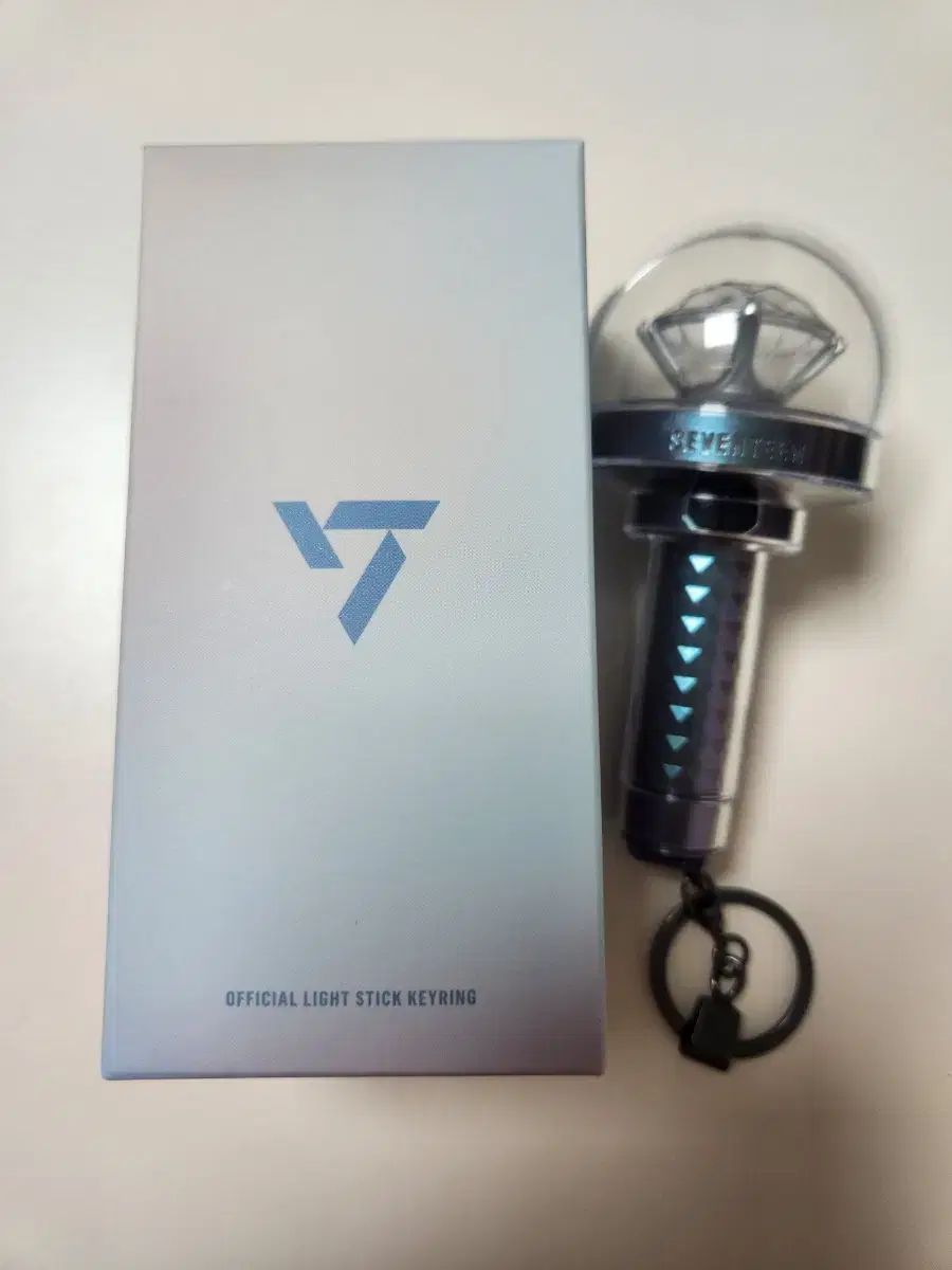 本物保証，人気 SEVENTEEN(セブンティーン・セブチ) ペンライト カラット棒 Ver3 キーホルダー その他
