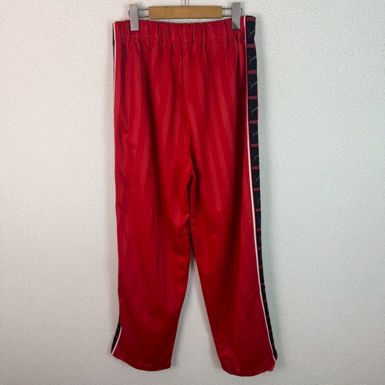希少 PUMA プーマ レッド ジャージ上下セット 古着 PUMA プーマ ジャージ 上下 セットアップ サイドテープ ロゴ刺繍