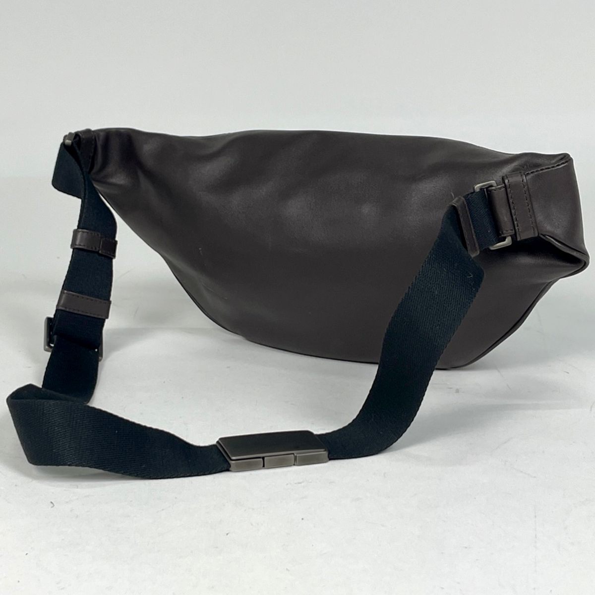 ボッテガヴェネタ BOTTEGAVENETA イントレチャート ウエストバッグ ウエストポーチ 編み込み メッシュ ナッパ ボディバッグ レザー ブラウン レディース