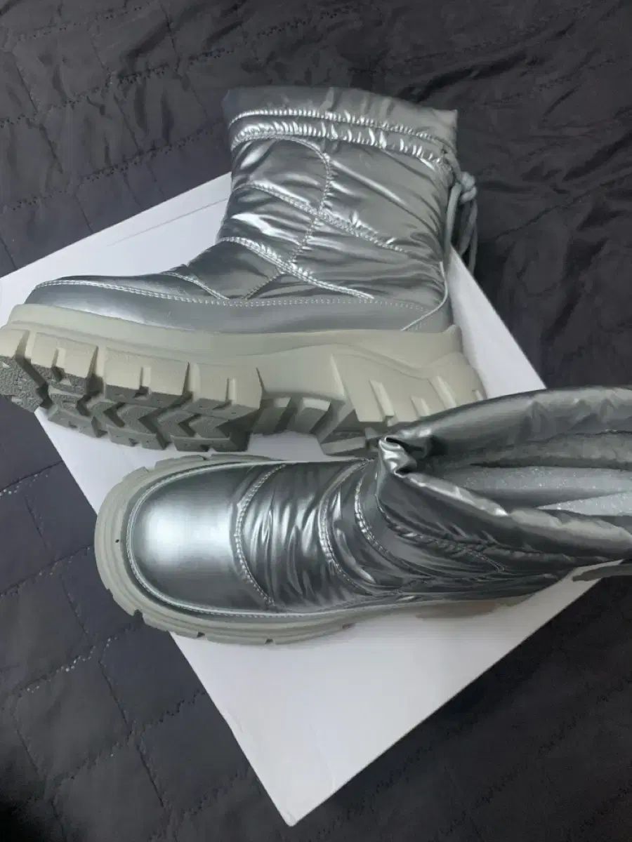 シルバー ダウン ファーブーツ 235