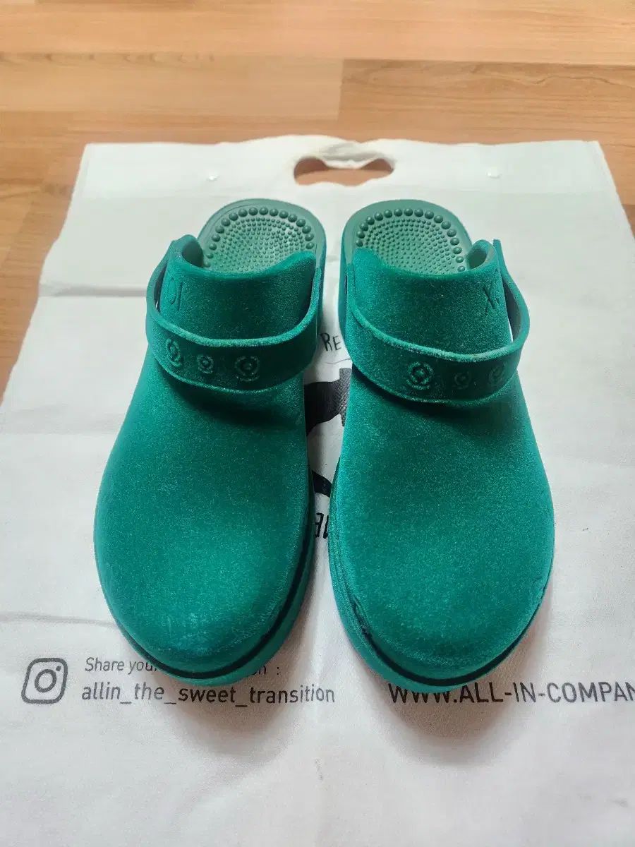 ソコイ グリーンクロッグ