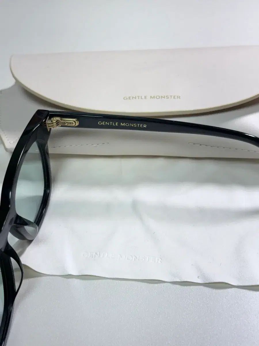 ゴールドロゴ ブルーティント