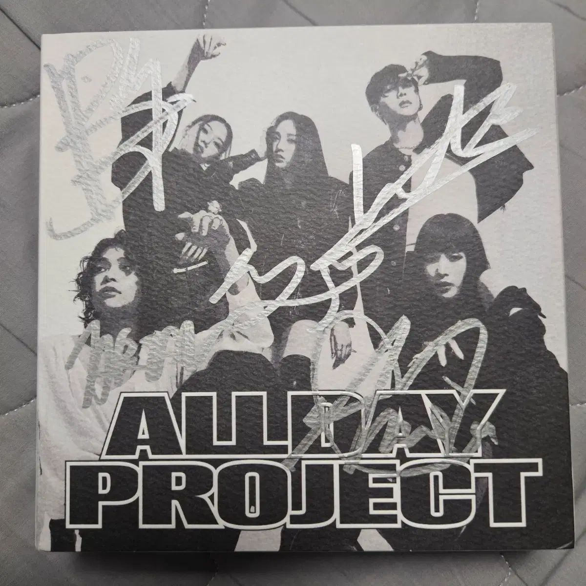 オールデイプロジェクト サイン入り アルバム - メルカリ