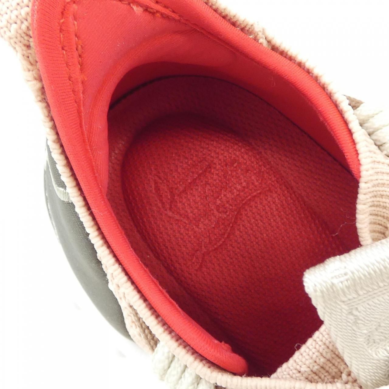 クリスチャンルブタン