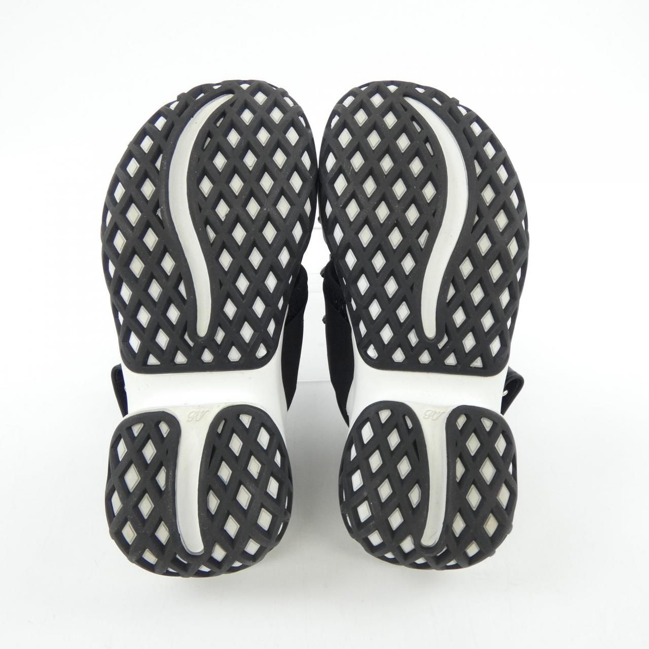 ロジェヴィヴィエ ROGER VIVIER ヴィヴ ラン ストラス バックル