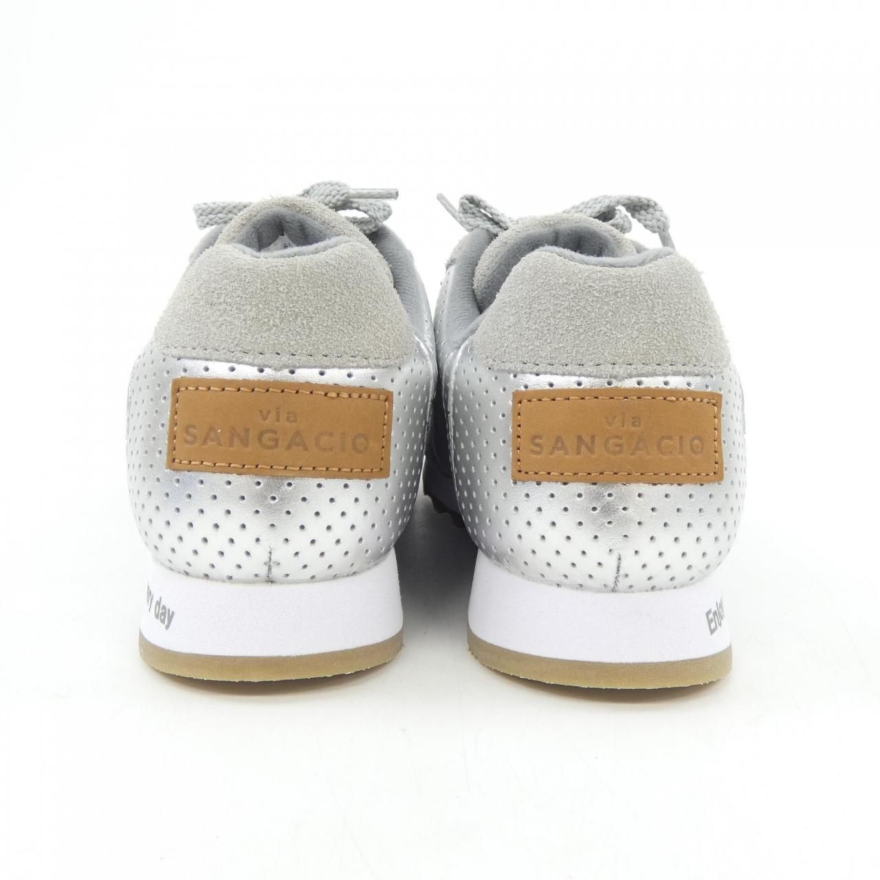 2302-235 スニーカー