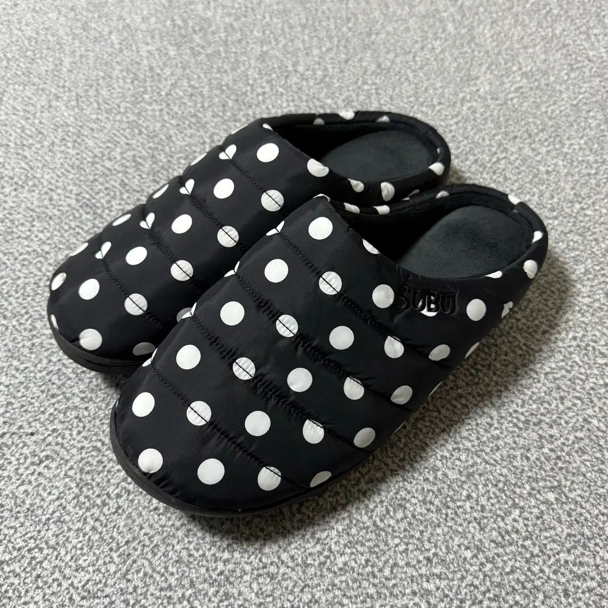 ダウン スリッパ