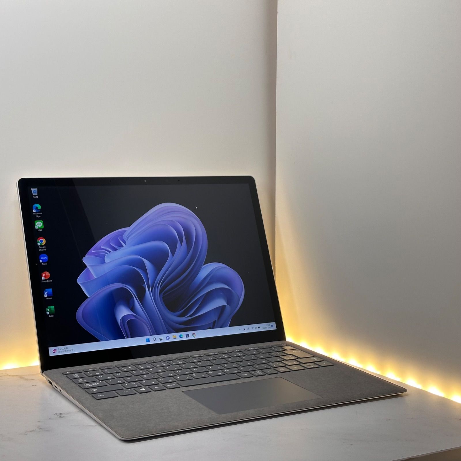 準 Surface Laptop 5 Core i 8 GB 256