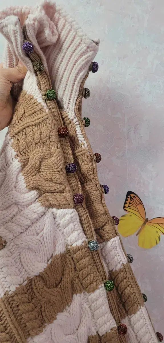 ラッキーシュエトゥ ポンポンボタン