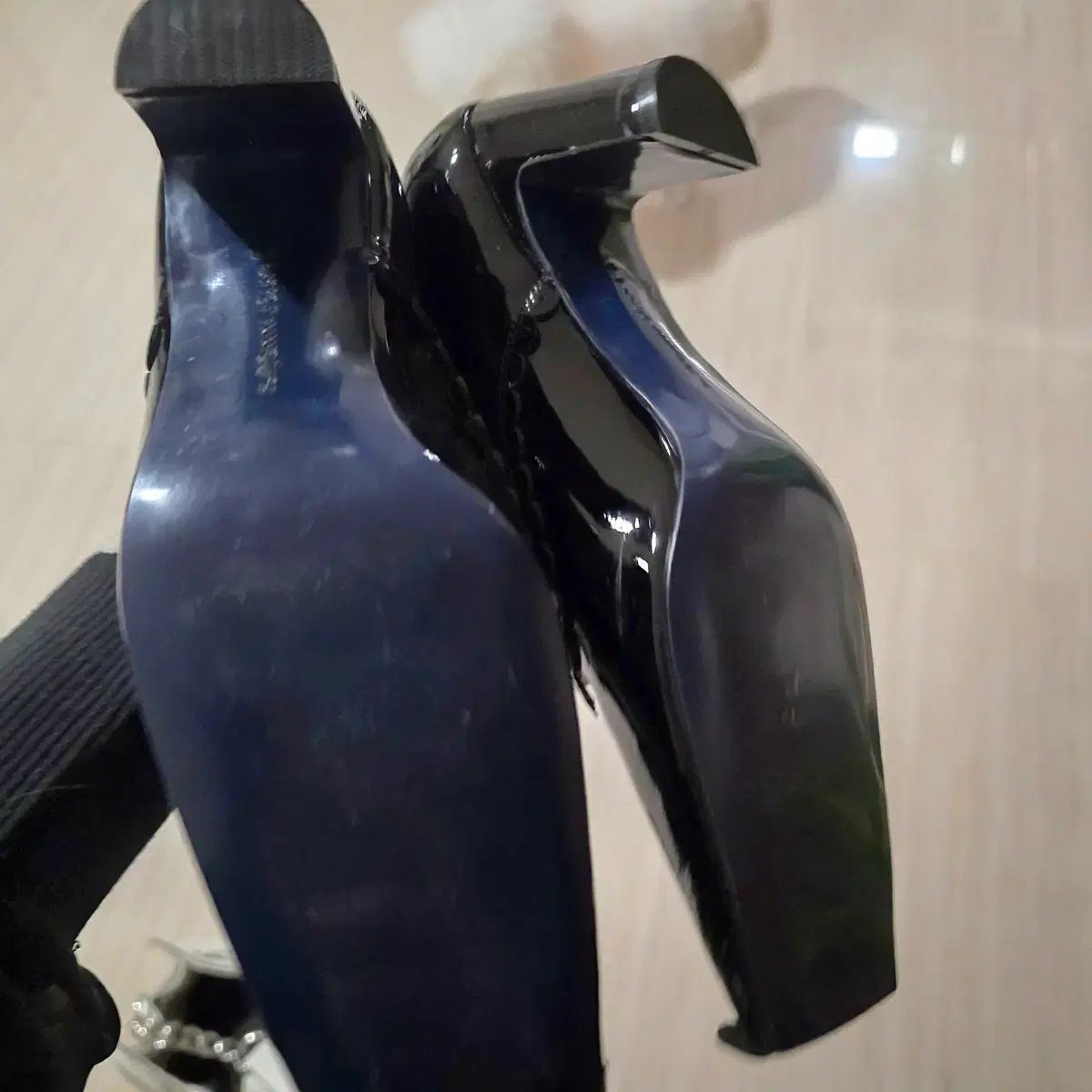 ブラック エナメル