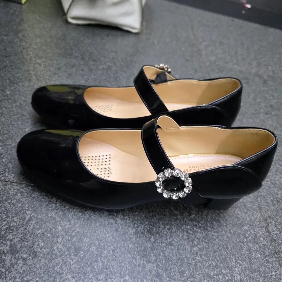 タンディ レディース 黒 エナメル メリージェーン 靴