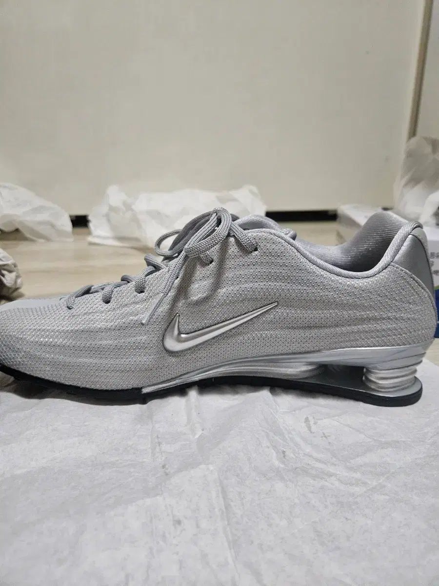 メタリック シルバー