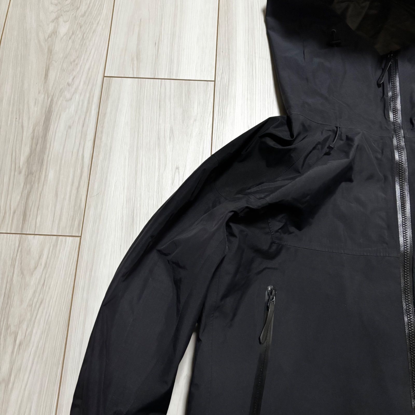 アークテリクス　ベータSLハイブリッド　メンズＭ　黒　ゴアテックス　ナイロン アークテリクス ベータSLハイブリッド メンズM ブラック ゴアテックス