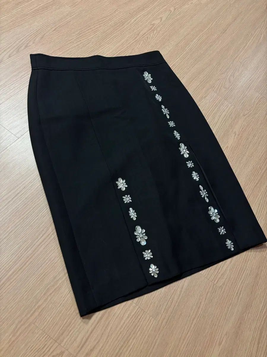 モジョエスピン 23年 ダイヤモンドアート ジュエル JEWEL ビーズ ミディ スカート ゲストルック 通勤ルック 結婚式