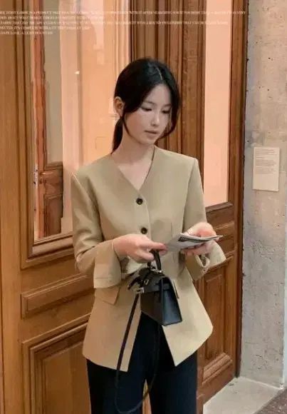 ベニト MOIRE ドゥムワ Vネック LINE ジャケット ソフトベージュ 1