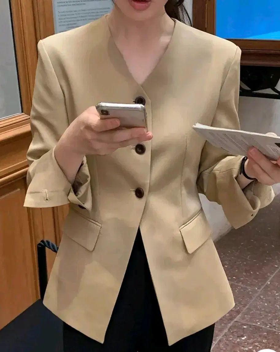 ドゥムワ Vネック