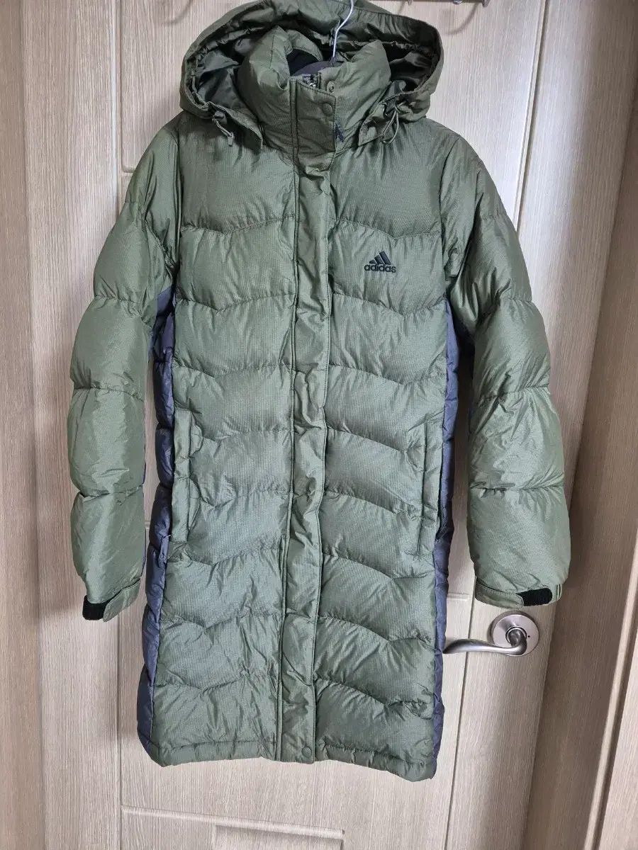 アディダス ダウンジャケット ロング丈