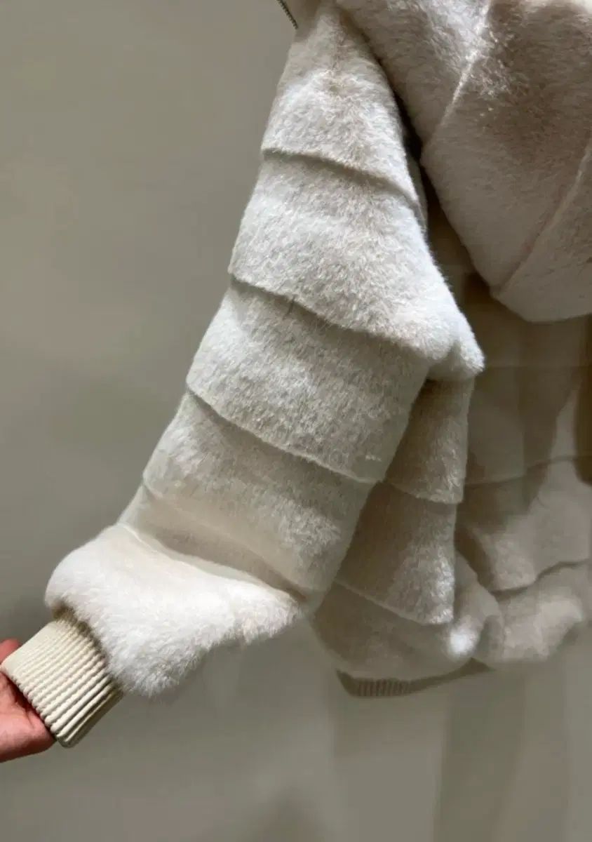 THE LAURENT フードフェイクファージャケット