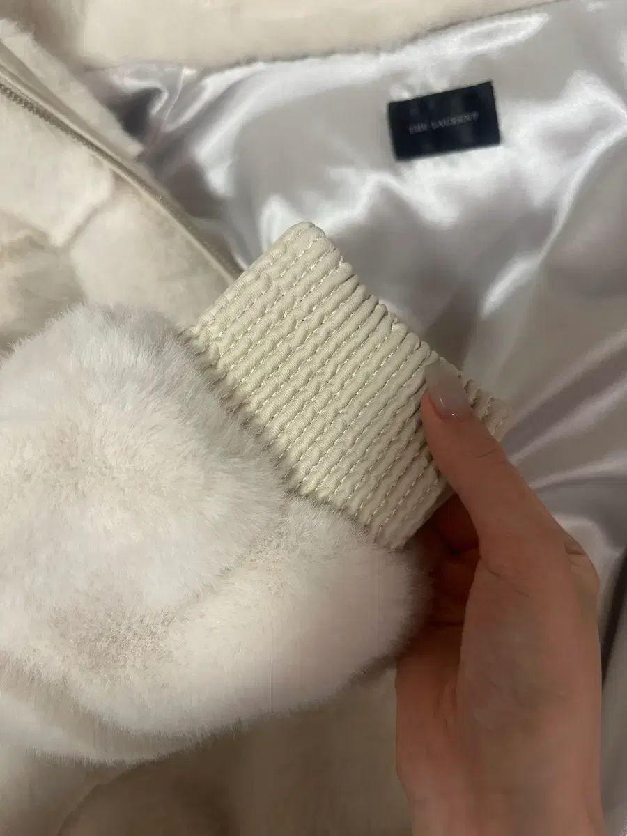 フードフェイクファージャケット