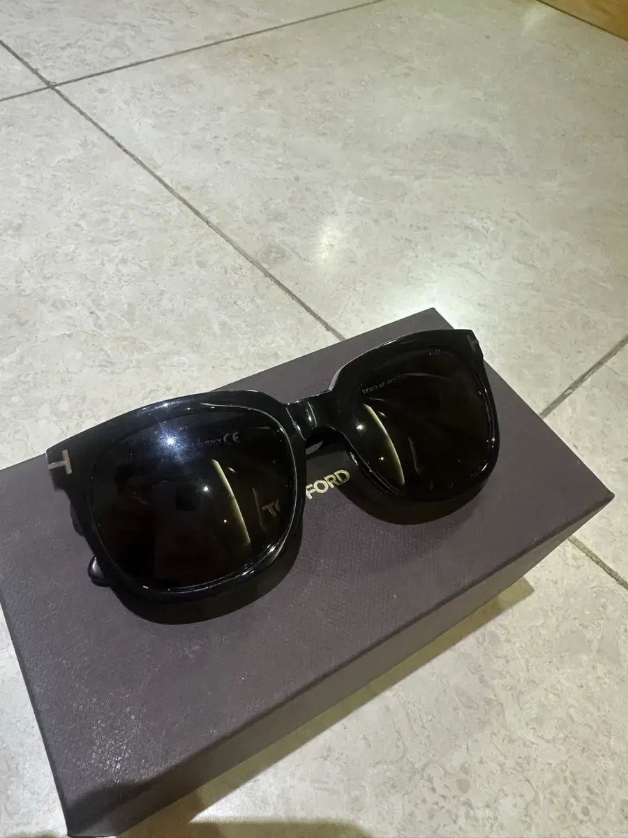 トムフォード サングラス TF 211 AF 01 A